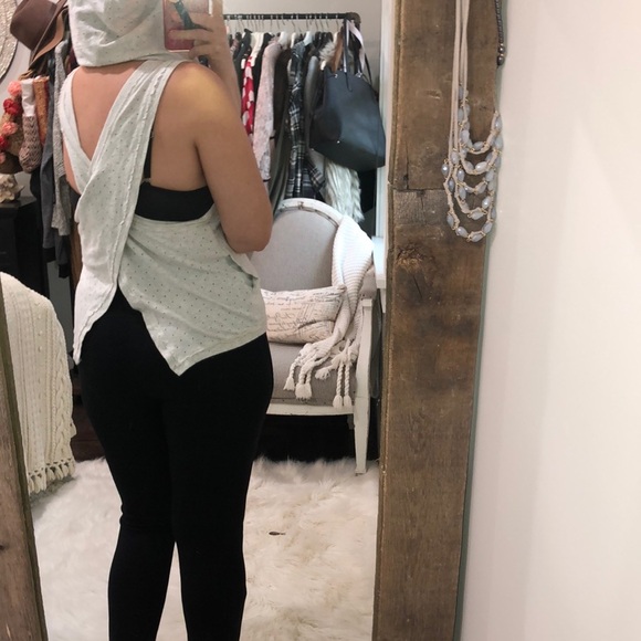 Vimmia size medium athletic hooded top - Picture 5 of 7